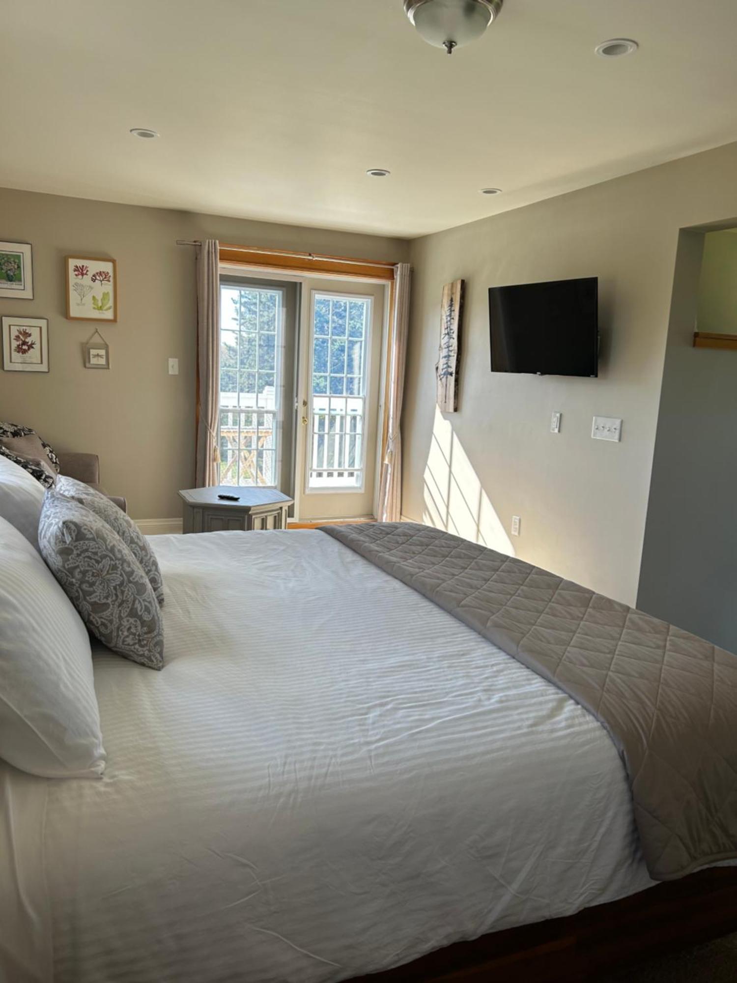 Tides Inn Guest Suites Halls Harbour Extérieur photo