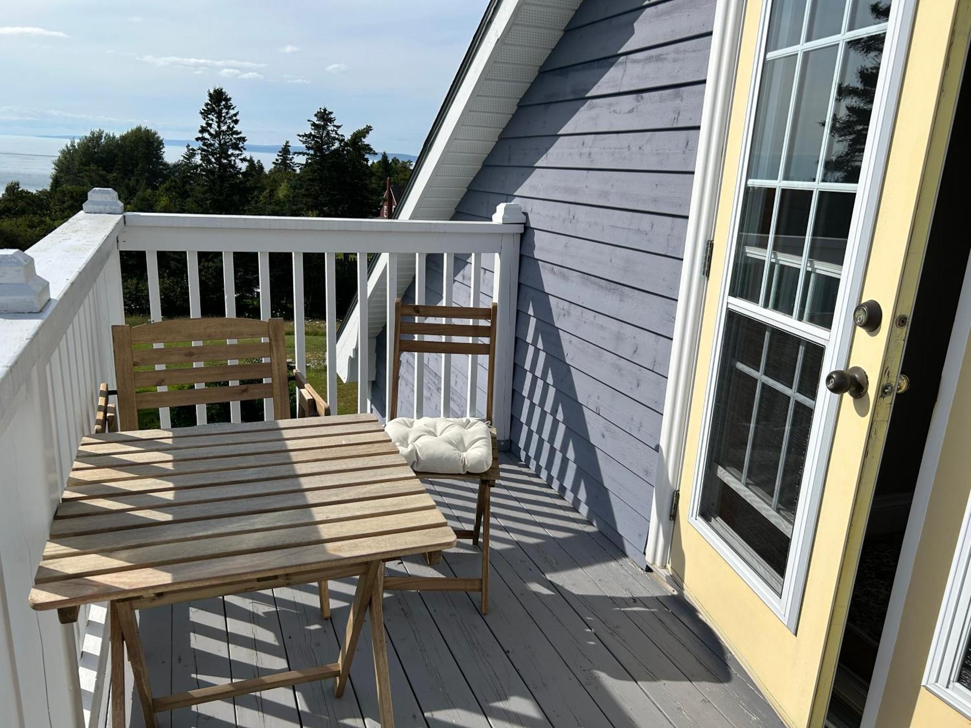 Tides Inn Guest Suites Halls Harbour Extérieur photo