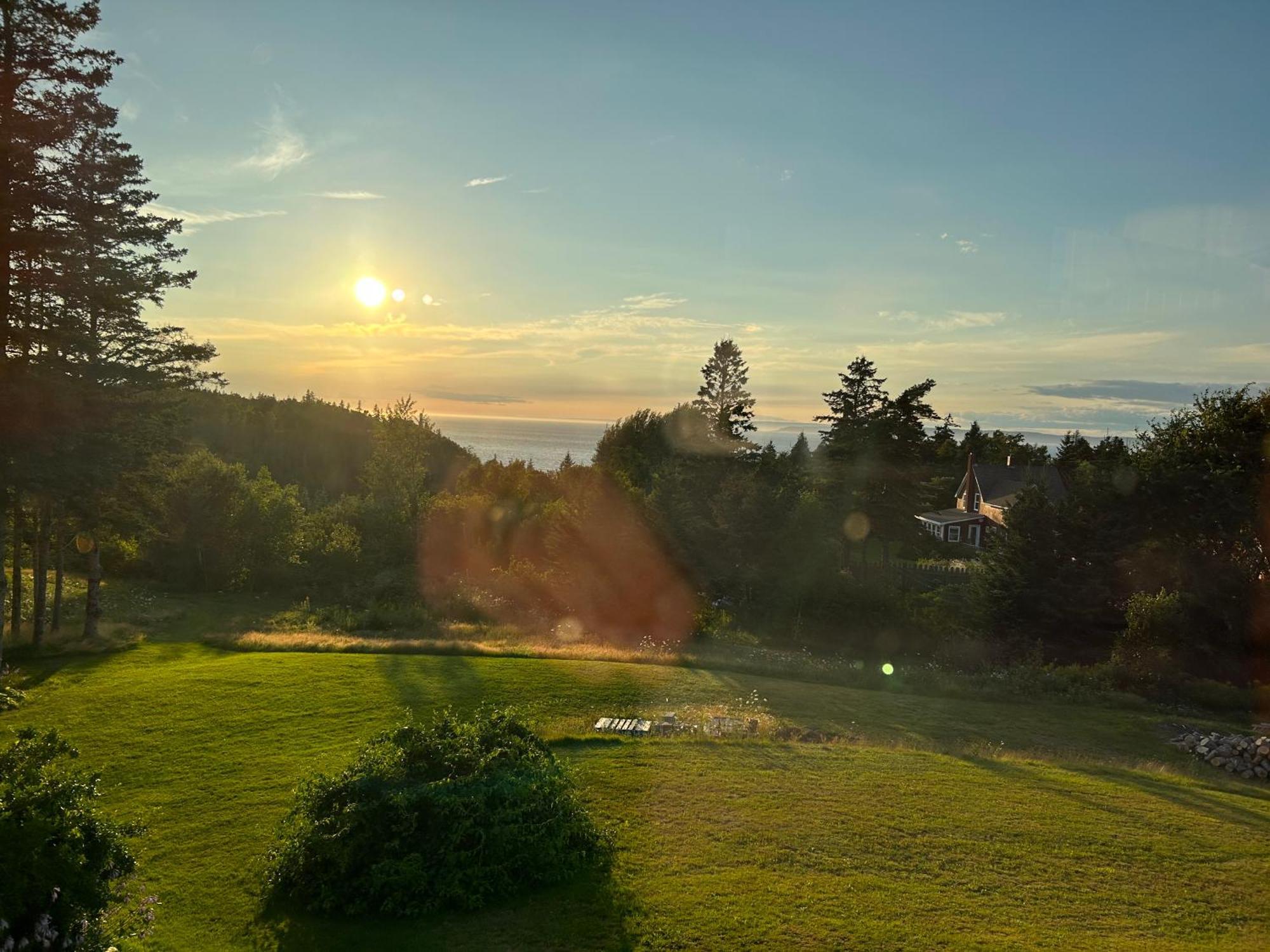 Tides Inn Guest Suites Halls Harbour Extérieur photo