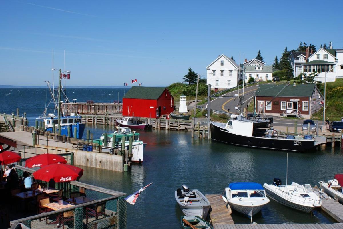 Tides Inn Guest Suites Halls Harbour Extérieur photo