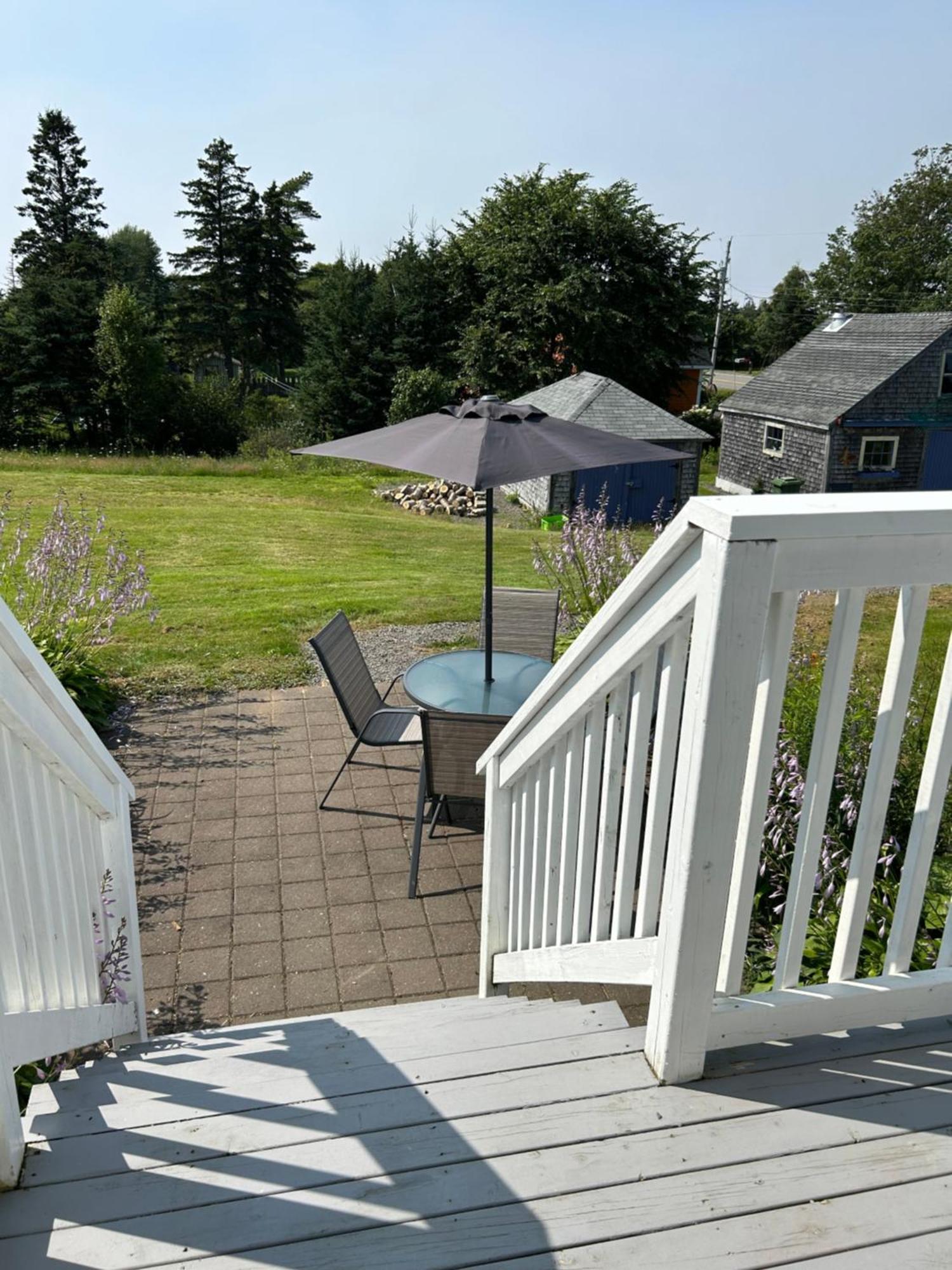 Tides Inn Guest Suites Halls Harbour Extérieur photo