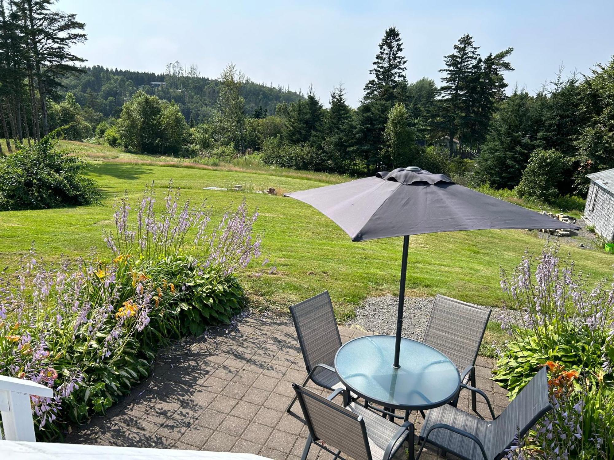 Tides Inn Guest Suites Halls Harbour Extérieur photo