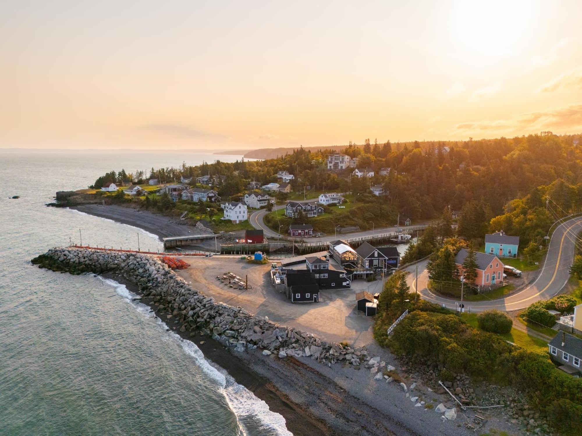 Tides Inn Guest Suites Halls Harbour Extérieur photo