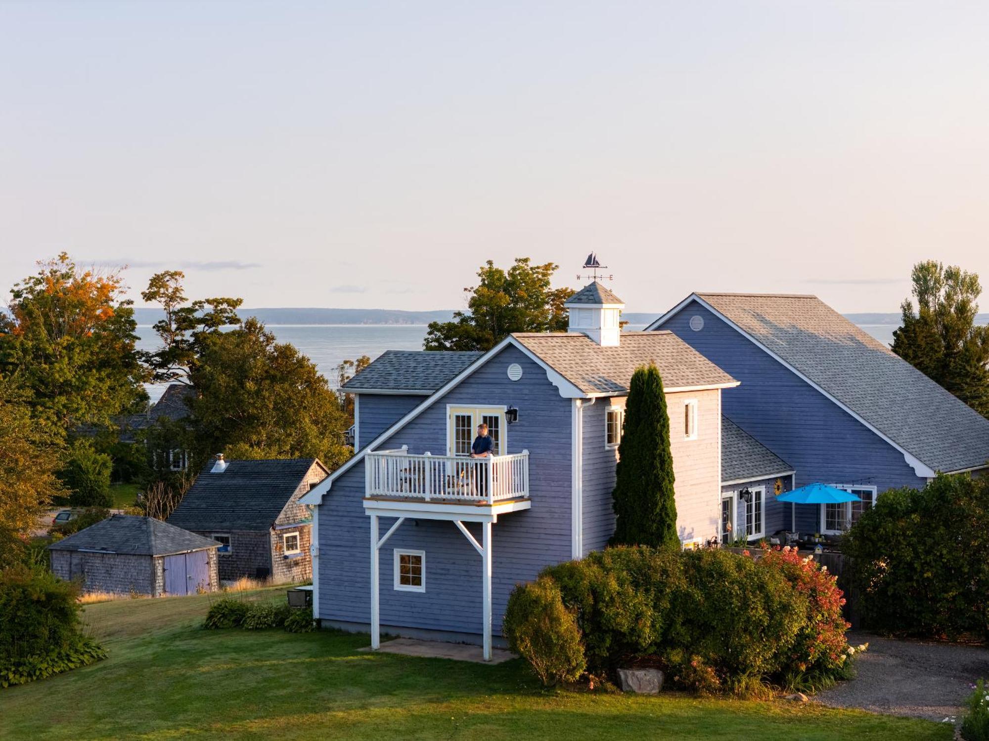 Tides Inn Guest Suites Halls Harbour Extérieur photo